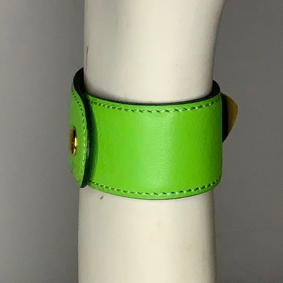 Hermès Courcheval Medor Bracelet in Kelly Green Leather (7.5in) [In Box] - Picture 6 of 8